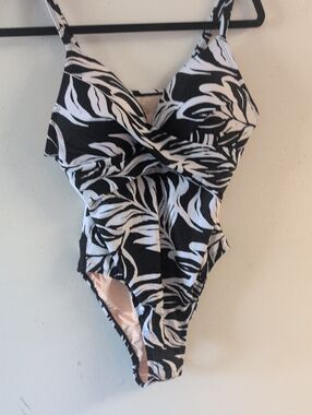 Island  Pearls Black & White Palm  Print One-Piece Swimsuit